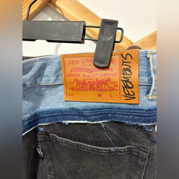 LEVI x VETEMENTS JEANS COLLAB- RECONSTRUCTED DENIM - Picture 2 of 13